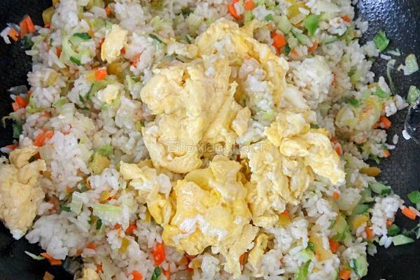 蔬菜蛋炒饭的做法图解6