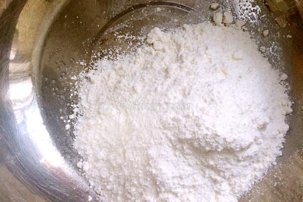电饭煲蛋糕的做法图解1