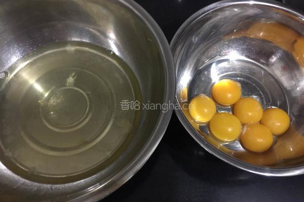 电饭煲戚风蛋糕的做法图解2
