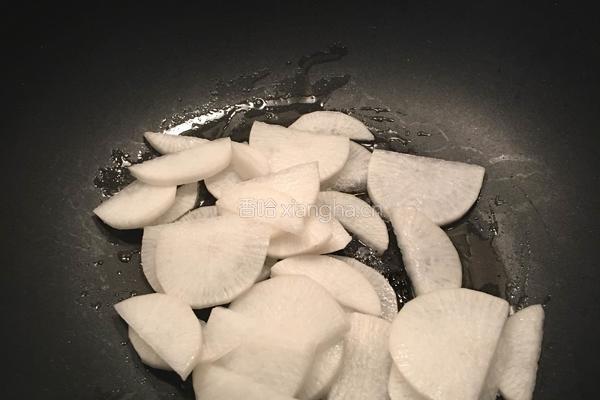 干贝萝卜肉片汤的做法图解3