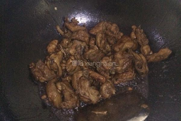洋葱香菇炒鸡块。的做法图解10