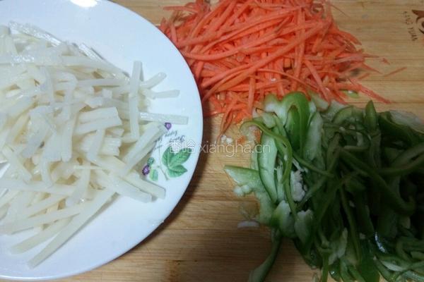 鱼香肉丝（少肉版）的做法图解2