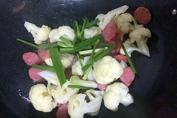 火腿肠炒花菜的做法图解6