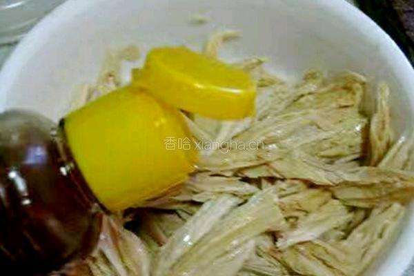 巧拌麻辣腐竹丝的做法图解7