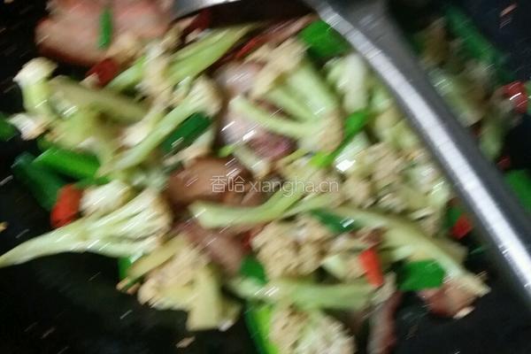 花菜炒腊肉的做法图解3