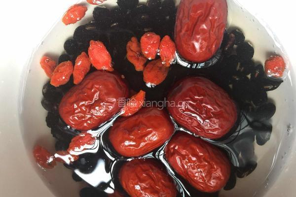 鱼头黑豆汤的做法图解2