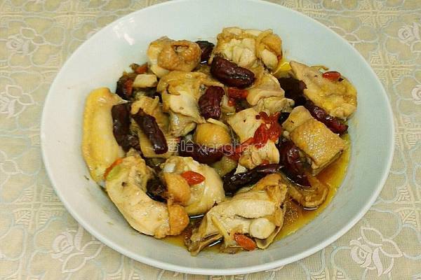 红枣枸杞蒸鸡的做法图解5