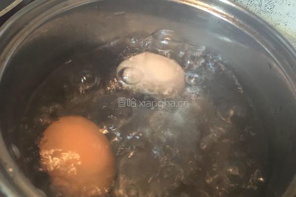 牛油果鲜虾鸡蛋沙拉的做法图解1