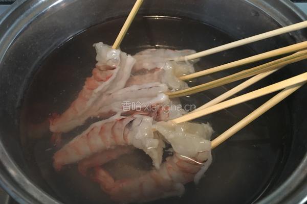 牛油果鲜虾鸡蛋沙拉的做法图解2