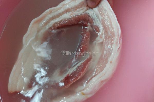 腐竹烧肉的做法图解1