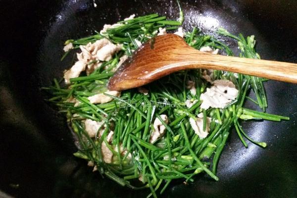 韭菜花炒肉片的做法图解4