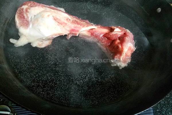 萝卜虾皮大骨汤的做法图解2
