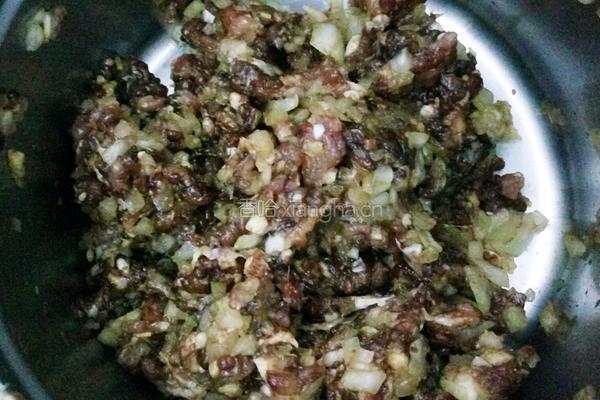 鲜虾韭菜饺子的做法图解2