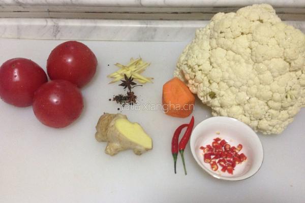 番茄焖菜花的做法图解1