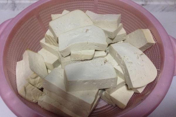 油炸豆腐的做法图解1