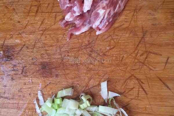 白菜豆芽豆皮拌胡萝卜的做法图解5