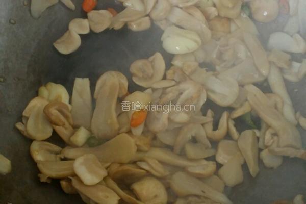 青椒巴西菇的做法图解6
