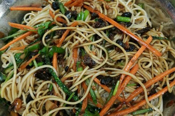 香辣牛肉炸酱面的做法图解5