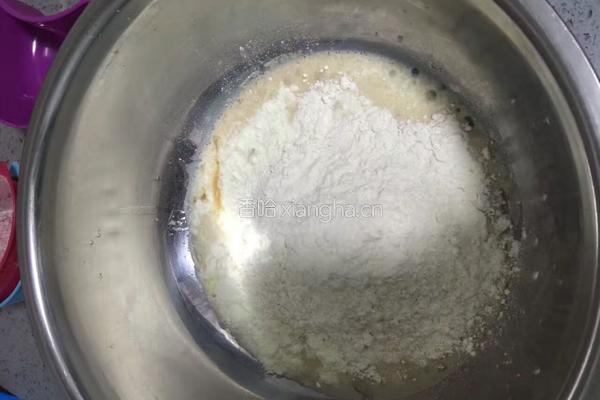 披萨饼皮的做法图解3