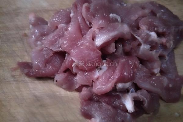蘑菇肉片汤的做法图解2
