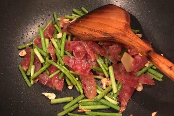 蒜苔炒腊肠的做法图解5