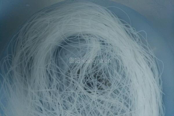 鸭血粉丝汤的做法图解2
