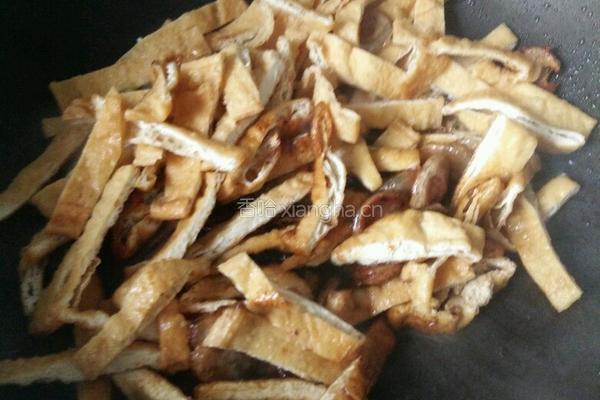 腊肠炒炸豆腐的做法图解6