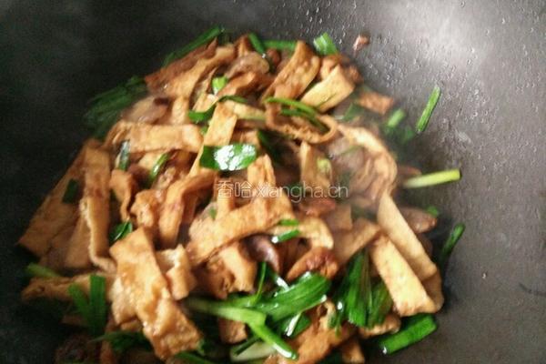 腊肠炒炸豆腐的做法图解8