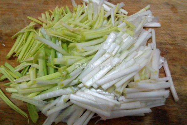 蒜黄炒鸡蛋的做法图解1