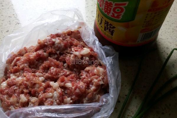 豆酱肉饼的做法图解1