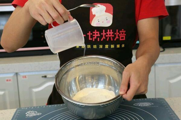 八寸火腿玉米披萨的做法图解2