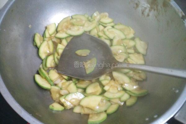 爆炒西葫芦的做法图解5