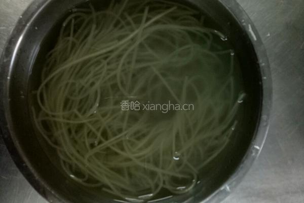 萝卜丝粉条炖豆腐的做法图解3