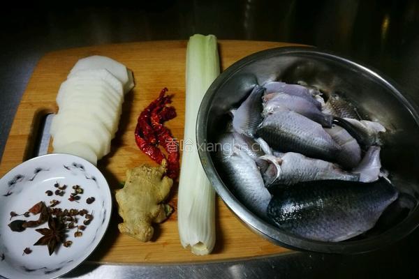 焖酥鱼的做法图解1