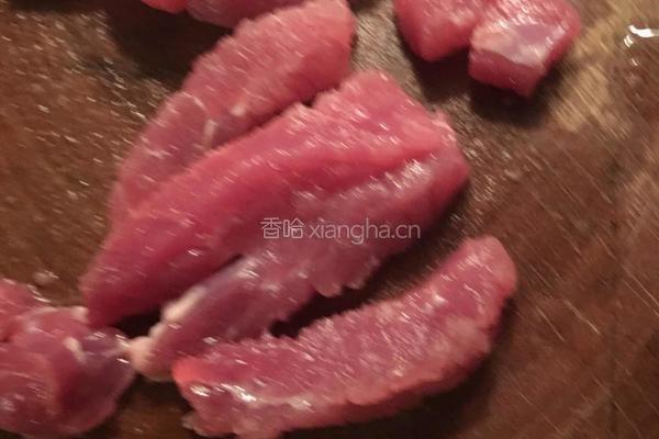 豌豆玉米炒肉丁的做法图解1