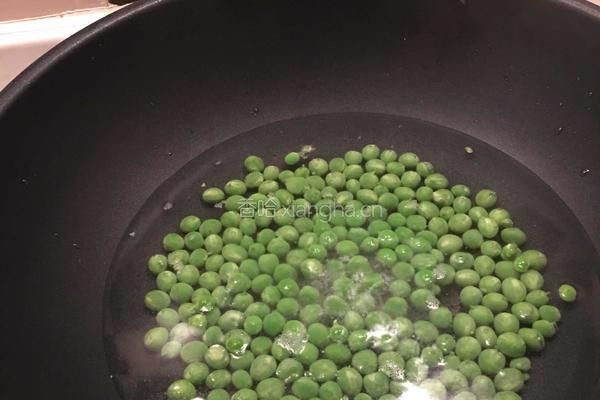 豌豆玉米炒肉丁的做法图解4