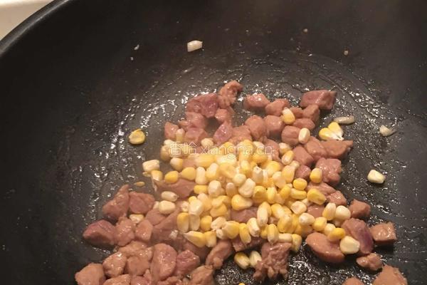 豌豆玉米炒肉丁的做法图解6