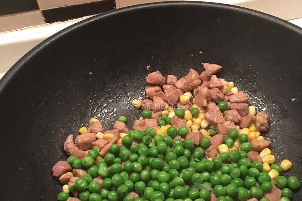 豌豆玉米炒肉丁的做法图解7