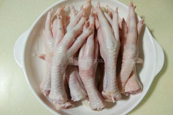 红烧鸡爪的做法图解1