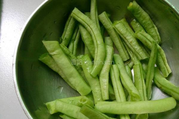 干炸豆角的做法图解1