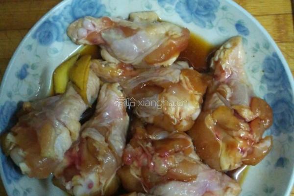 蒜香鸡腿的做法图解1