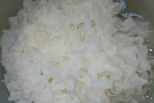 雪木耳红枣甜水的做法图解1