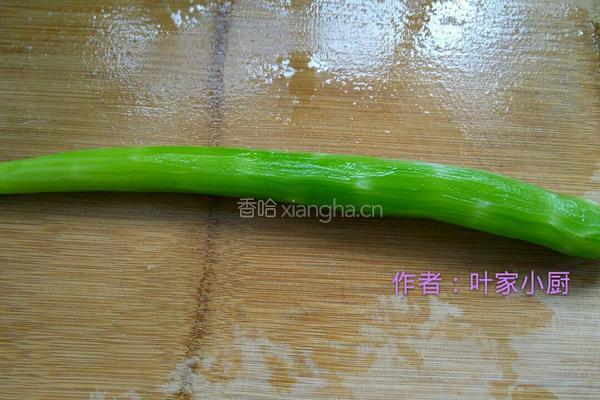 清炒莴笋丝的做法图解1