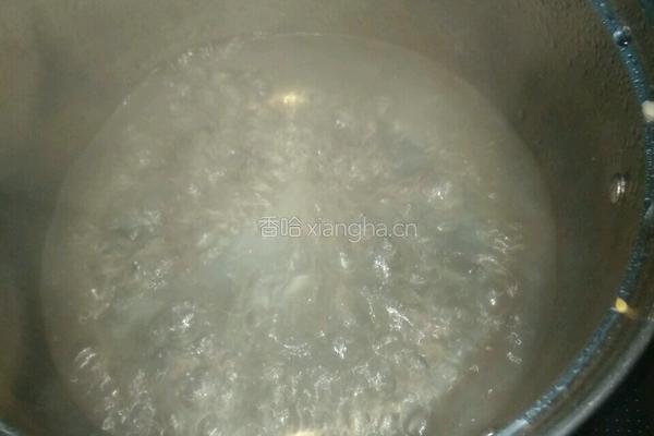 清炒香菇腊肠的做法图解1