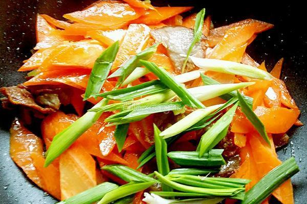 胡萝卜炒腊肉的做法图解9
