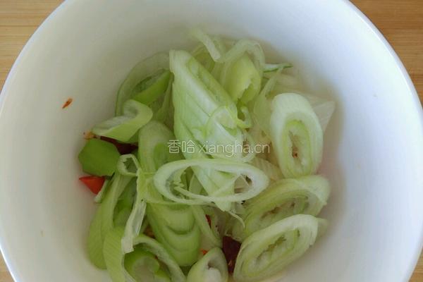 蒜苔炒肉丝的做法图解2