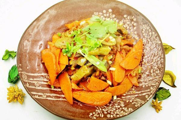 胡萝卜豆饼炒肉的做法图解6