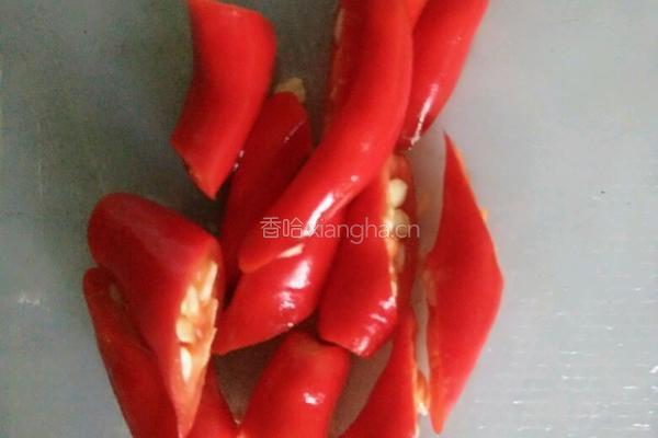 青红椒炒鱿鱼干的做法图解1