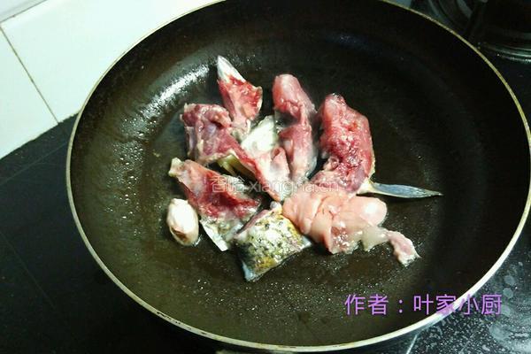 萝卜鱼头汤的做法图解4