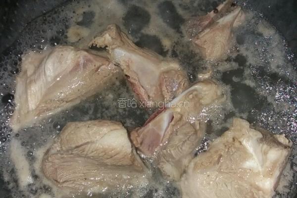 海带排骨汤的做法图解2